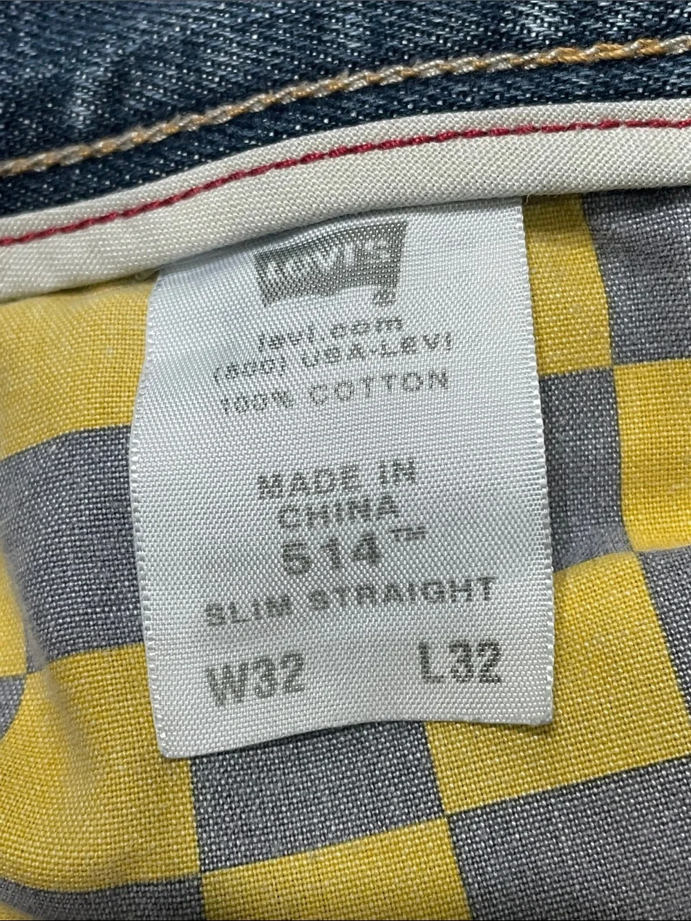 Levi's Men's Faded 514 Blue Slim Straight Jeans. W32 L32. Preowned spots.